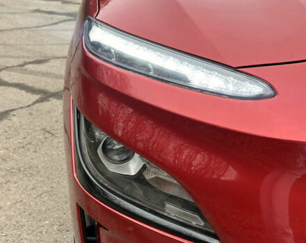 Красный Хендай Kona Electric, объемом двигателя 0 л и пробегом 87 тыс. км за 18500 $, фото 5 на Automoto.ua