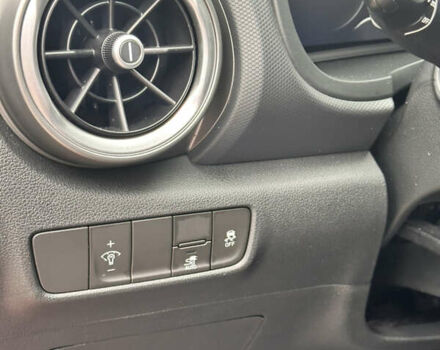 Красный Хендай Kona Electric, объемом двигателя 0 л и пробегом 87 тыс. км за 18500 $, фото 27 на Automoto.ua