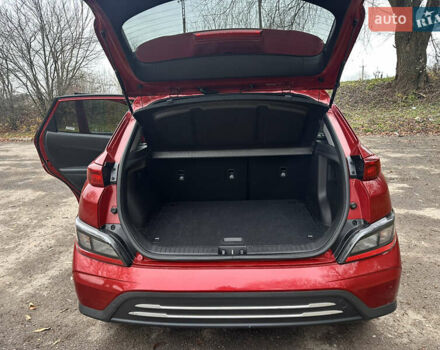 Красный Хендай Kona Electric, объемом двигателя 0 л и пробегом 87 тыс. км за 18500 $, фото 13 на Automoto.ua
