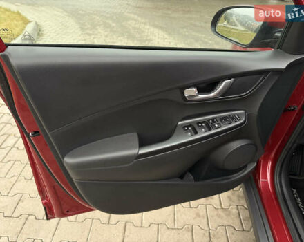 Красный Хендай Kona Electric, объемом двигателя 0 л и пробегом 17 тыс. км за 16999 $, фото 16 на Automoto.ua