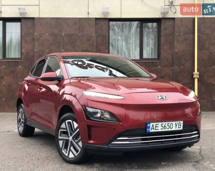 Красный Хендай Kona Electric, объемом двигателя 0 л и пробегом 104 тыс. км за 18200 $, фото 2 на Automoto.ua