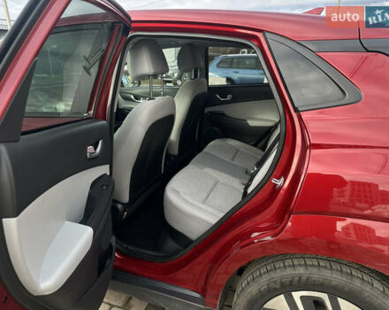 Красный Хендай Kona Electric, объемом двигателя 0 л и пробегом 100 тыс. км за 17200 $, фото 38 на Automoto.ua