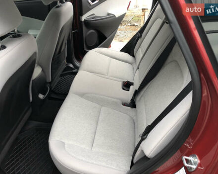 Красный Хендай Kona Electric, объемом двигателя 0 л и пробегом 104 тыс. км за 18200 $, фото 28 на Automoto.ua