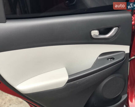 Красный Хендай Kona Electric, объемом двигателя 0 л и пробегом 104 тыс. км за 18200 $, фото 23 на Automoto.ua