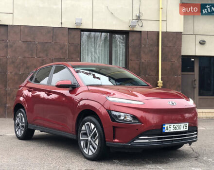 Красный Хендай Kona Electric, объемом двигателя 0 л и пробегом 104 тыс. км за 18200 $, фото 3 на Automoto.ua