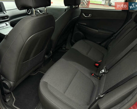 Красный Хендай Kona Electric, объемом двигателя 0 л и пробегом 17 тыс. км за 16999 $, фото 17 на Automoto.ua