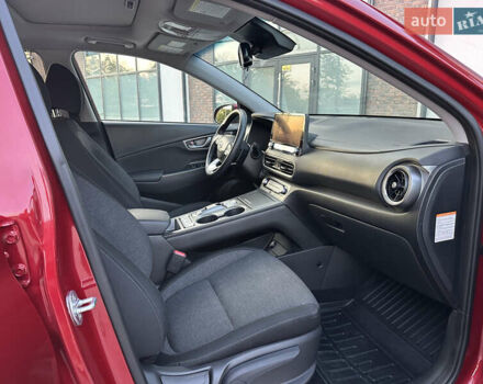 Красный Хендай Kona Electric, объемом двигателя 0 л и пробегом 41 тыс. км за 20000 $, фото 16 на Automoto.ua