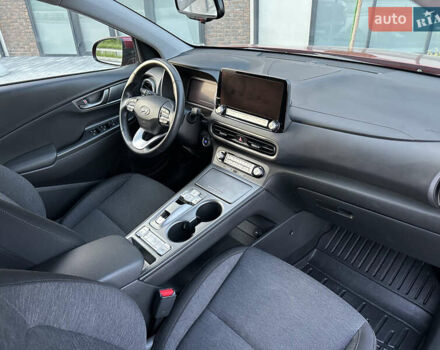 Красный Хендай Kona Electric, объемом двигателя 0 л и пробегом 41 тыс. км за 20000 $, фото 11 на Automoto.ua