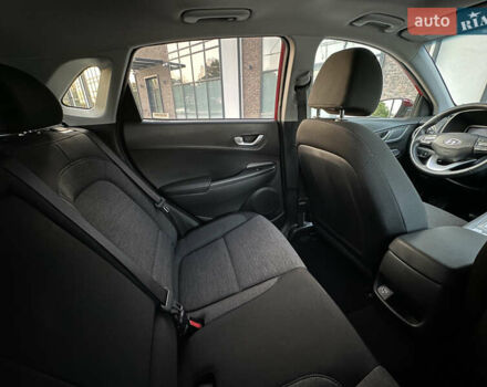 Красный Хендай Kona Electric, объемом двигателя 0 л и пробегом 41 тыс. км за 20000 $, фото 18 на Automoto.ua