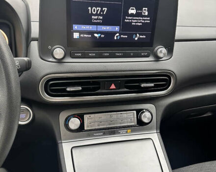 Красный Хендай Kona Electric, объемом двигателя 0 л и пробегом 87 тыс. км за 18500 $, фото 18 на Automoto.ua