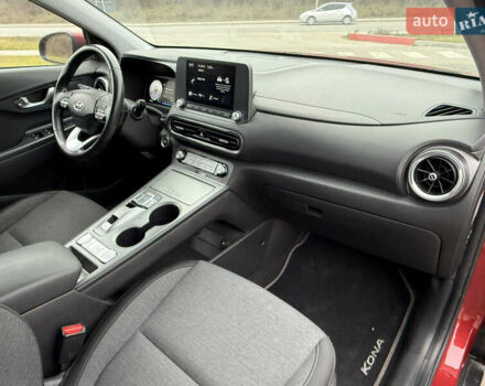 Красный Хендай Kona Electric, объемом двигателя 0 л и пробегом 17 тыс. км за 16999 $, фото 24 на Automoto.ua