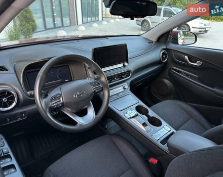 Красный Хендай Kona Electric, объемом двигателя 0 л и пробегом 41 тыс. км за 20000 $, фото 9 на Automoto.ua