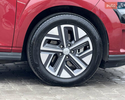 Красный Хендай Kona Electric, объемом двигателя 0 л и пробегом 17 тыс. км за 16999 $, фото 10 на Automoto.ua