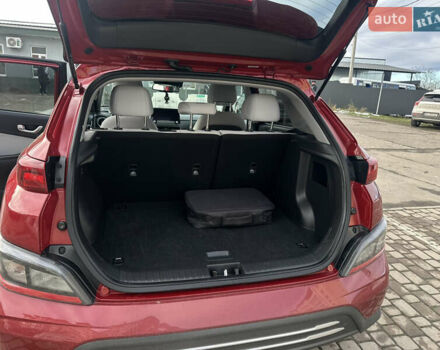 Красный Хендай Kona Electric, объемом двигателя 0 л и пробегом 100 тыс. км за 17200 $, фото 15 на Automoto.ua