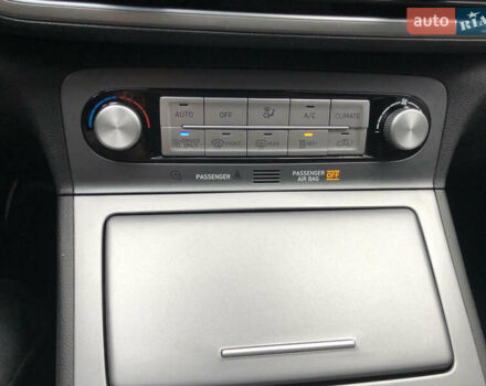 Красный Хендай Kona Electric, объемом двигателя 0 л и пробегом 104 тыс. км за 18200 $, фото 39 на Automoto.ua