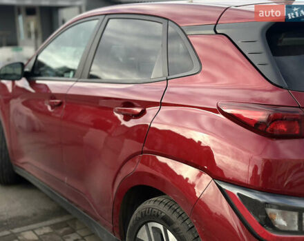 Красный Хендай Kona Electric, объемом двигателя 0 л и пробегом 100 тыс. км за 17200 $, фото 20 на Automoto.ua