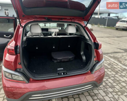 Красный Хендай Kona Electric, объемом двигателя 0 л и пробегом 100 тыс. км за 17200 $, фото 39 на Automoto.ua