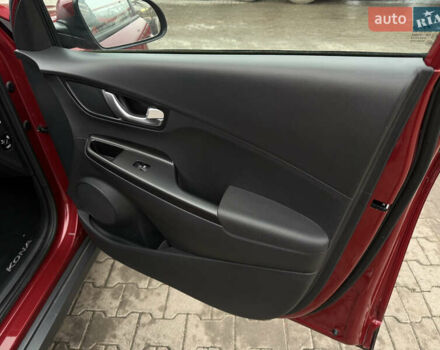 Красный Хендай Kona Electric, объемом двигателя 0 л и пробегом 17 тыс. км за 16999 $, фото 25 на Automoto.ua