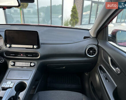 Красный Хендай Kona Electric, объемом двигателя 0 л и пробегом 41 тыс. км за 20000 $, фото 12 на Automoto.ua