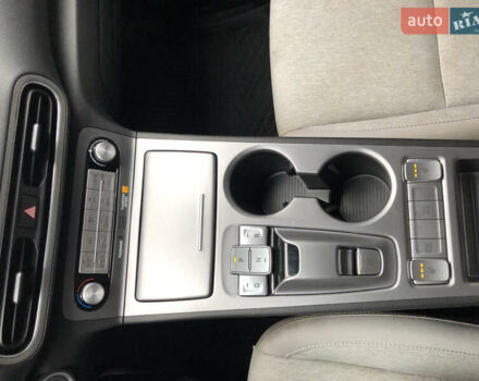 Красный Хендай Kona Electric, объемом двигателя 0 л и пробегом 104 тыс. км за 18200 $, фото 38 на Automoto.ua