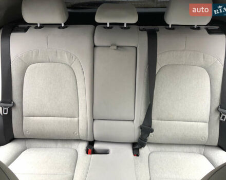 Красный Хендай Kona Electric, объемом двигателя 0 л и пробегом 104 тыс. км за 18200 $, фото 30 на Automoto.ua