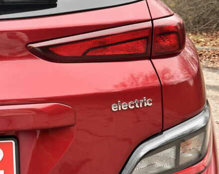 Красный Хендай Kona Electric, объемом двигателя 0 л и пробегом 87 тыс. км за 18500 $, фото 6 на Automoto.ua