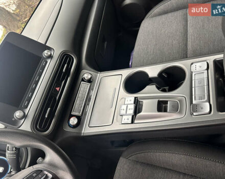 Красный Хендай Kona Electric, объемом двигателя 0 л и пробегом 87 тыс. км за 18500 $, фото 23 на Automoto.ua