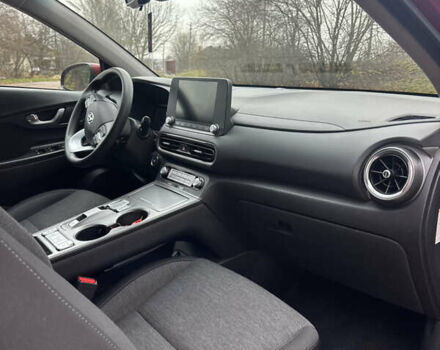 Красный Хендай Kona Electric, объемом двигателя 0 л и пробегом 87 тыс. км за 18500 $, фото 36 на Automoto.ua