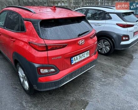 Красный Хендай Kona Electric, объемом двигателя 0 л и пробегом 40 тыс. км за 16965 $, фото 1 на Automoto.ua