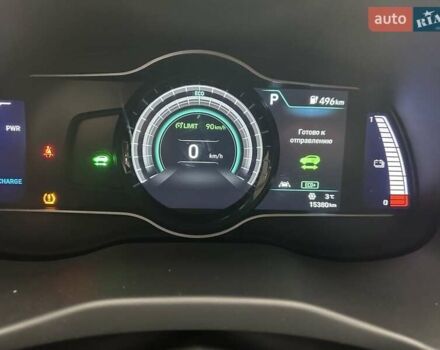 Красный Хендай Kona Electric, объемом двигателя 0 л и пробегом 40 тыс. км за 16965 $, фото 3 на Automoto.ua
