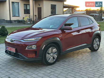 Красный Хендай Kona Electric, объемом двигателя 0 л и пробегом 99 тыс. км за 18350 $, фото 1 на Automoto.ua
