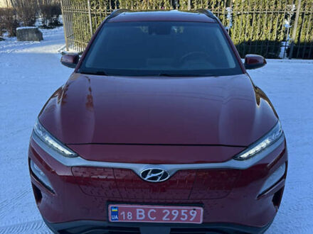Хендай Kona Electric 2020 в Киеве на Automoto.ua Красный Хендай Kona Electric, объемом двигателя 0 л и пробегом 56 тыс. км за 18300 $, фото 1 на Automoto.ua