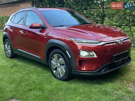 Красный Хендай Kona Electric, объемом двигателя 0 л и пробегом 75 тыс. км за 17999 $, фото 1 на Automoto.ua