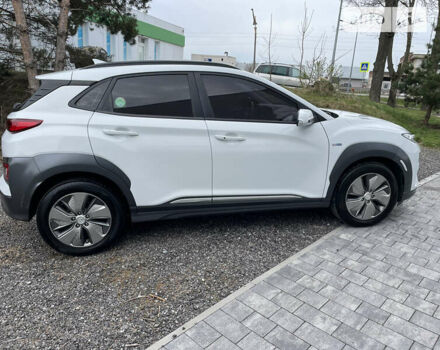 Хендай Kona Electric, объемом двигателя 0 л и пробегом 159 тыс. км за 17900 $, фото 2 на Automoto.ua