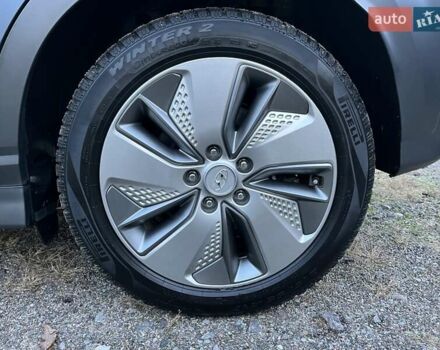 Хендай Kona Electric, объемом двигателя 0 л и пробегом 92 тыс. км за 18900 $, фото 24 на Automoto.ua