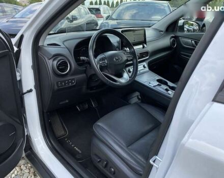 Хендай Kona Electric, объемом двигателя 0 л и пробегом 93 тыс. км за 19800 $, фото 2 на Automoto.ua