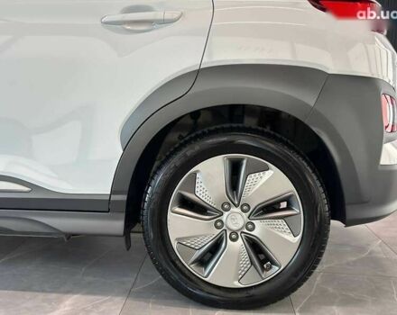 Хендай Kona Electric, объемом двигателя 0 л и пробегом 111 тыс. км за 18300 $, фото 8 на Automoto.ua