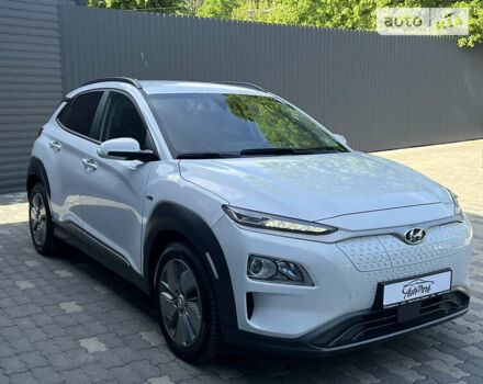 Хендай Kona Electric, объемом двигателя 0 л и пробегом 50 тыс. км за 17200 $, фото 4 на Automoto.ua