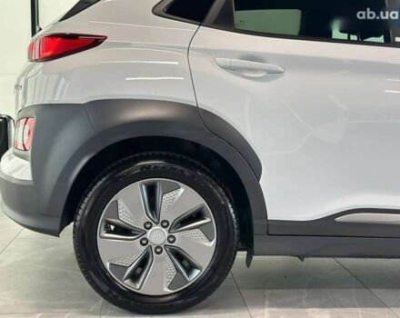 Хендай Kona Electric, объемом двигателя 0 л и пробегом 111 тыс. км за 18300 $, фото 9 на Automoto.ua