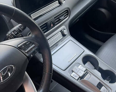 Хендай Kona Electric, объемом двигателя 0 л и пробегом 98 тыс. км за 18500 $, фото 10 на Automoto.ua