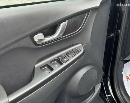 Хендай Kona Electric, объемом двигателя 0 л и пробегом 117 тыс. км за 18200 $, фото 12 на Automoto.ua