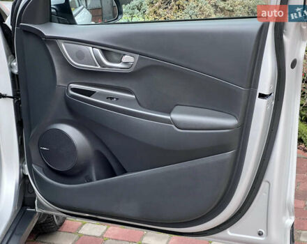 Хендай Kona Electric, объемом двигателя 0 л и пробегом 77 тыс. км за 20500 $, фото 26 на Automoto.ua