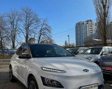 Хендай Kona Electric, объемом двигателя 0 л и пробегом 54 тыс. км за 20799 $, фото 1 на Automoto.ua