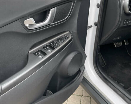 Хендай Kona Electric, объемом двигателя 0 л и пробегом 76 тыс. км за 16900 $, фото 15 на Automoto.ua