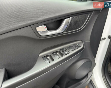 Хендай Kona Electric, объемом двигателя 0 л и пробегом 24 тыс. км за 19800 $, фото 43 на Automoto.ua