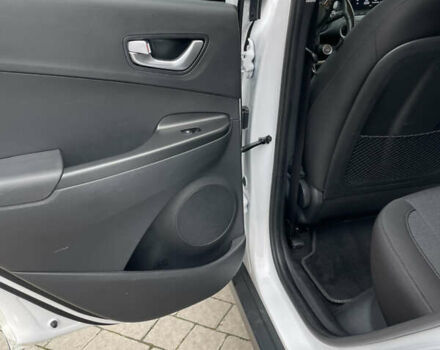 Хендай Kona Electric, объемом двигателя 0 л и пробегом 76 тыс. км за 16900 $, фото 11 на Automoto.ua