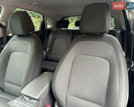 Хендай Kona Electric, объемом двигателя 0 л и пробегом 24 тыс. км за 19800 $, фото 46 на Automoto.ua