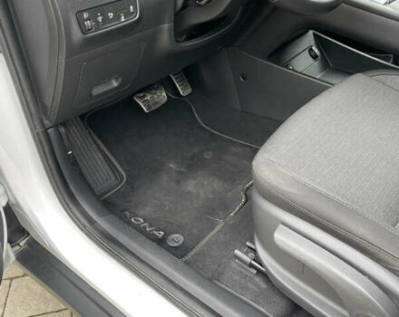 Хендай Kona Electric, объемом двигателя 0 л и пробегом 76 тыс. км за 16900 $, фото 16 на Automoto.ua