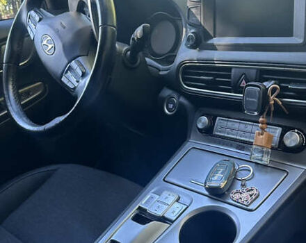 Хендай Kona Electric, объемом двигателя 0 л и пробегом 92 тыс. км за 16700 $, фото 1 на Automoto.ua