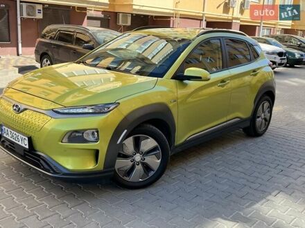Желтый Хендай Kona Electric, объемом двигателя 0 л и пробегом 103 тыс. км за 16990 $, фото 1 на Automoto.ua